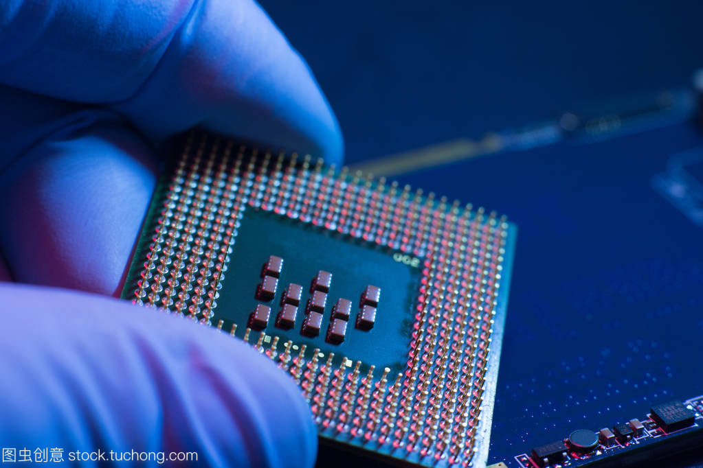 電子工程師視角下的計算機CPU技術與網絡工程的發展及融合