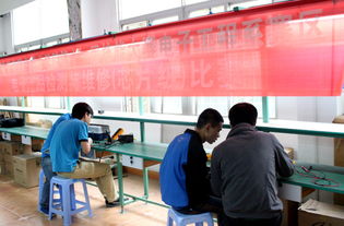 電子工程系第十一屆科技與技能節(jié)圓滿落幕 網(wǎng)絡(luò)工程專業(yè)學(xué)子在電子產(chǎn)品維修與檢測(cè)（芯片級(jí)）比賽中展露鋒芒