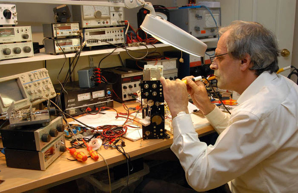 英國留學(xué)指南 頂尖電子與網(wǎng)絡(luò)工程專業(yè)院校深度解析